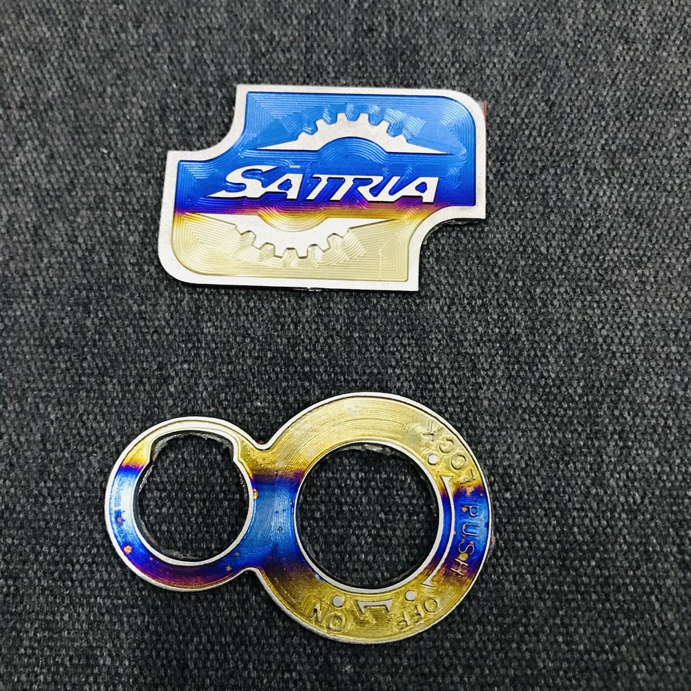 COMBO tem titan xe máy gắn nắp bình dầu và tem titan dán ổ khóa xe SATRIA