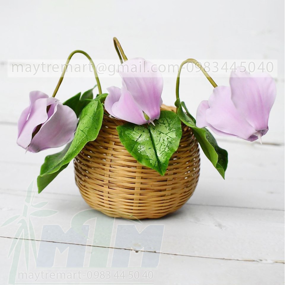 Giỏ tre cắm hoa hũ thóc nhí