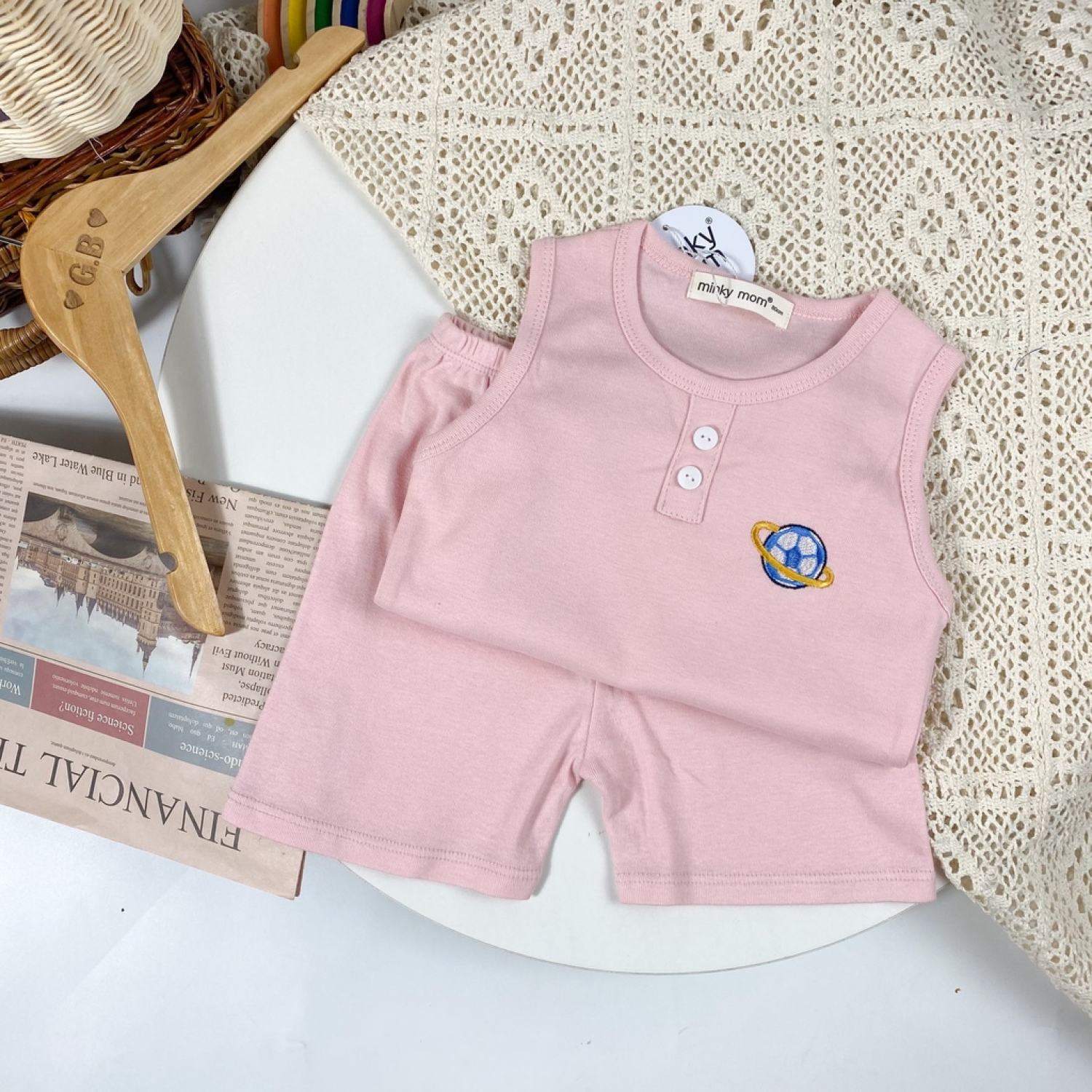 Bộ ba lỗ bé trai minky mom vải cotton borip trơn thêu ngực, áo thun 3 lỗ cho bé mặc hè thoáng mát mkm3lo2206