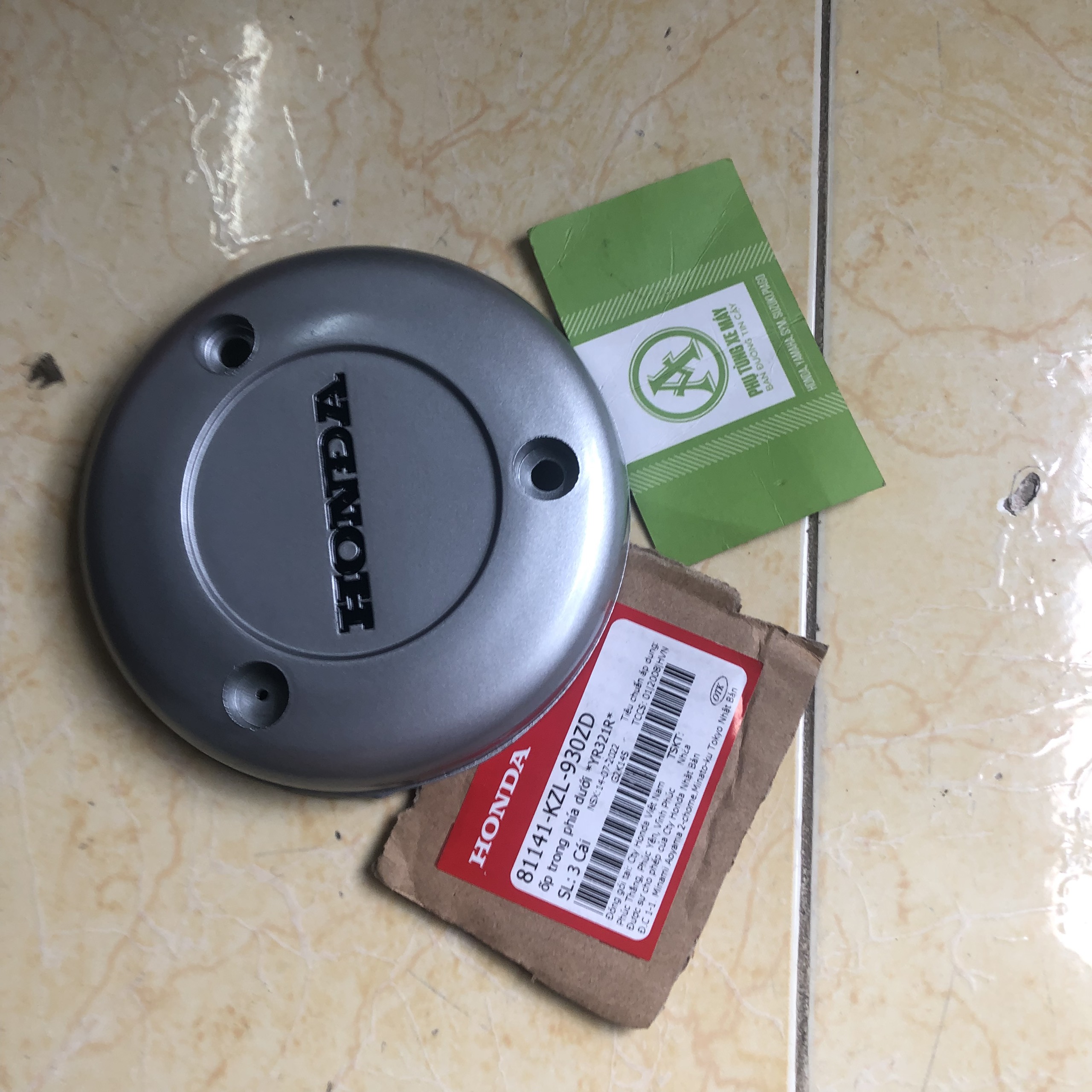 Nắp Chụp Lốc Nồi Xe Dream/Wave/Future màu bạc ( không chữ Honda )