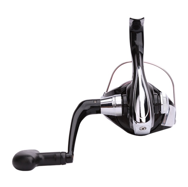 Máy câu cá Daiwa sweepfire 2B-CS màu đỏ đen