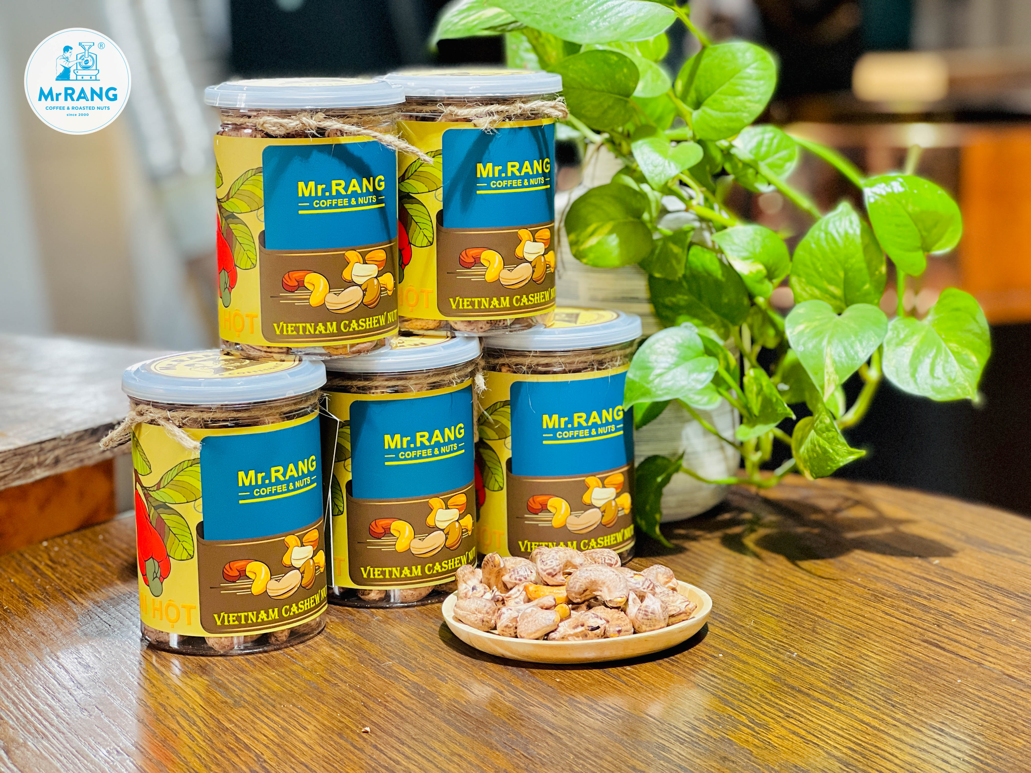 Combo 500g Cà phê Phin Mr Rang túi bạc + 250g Hạt điều Mr Rang