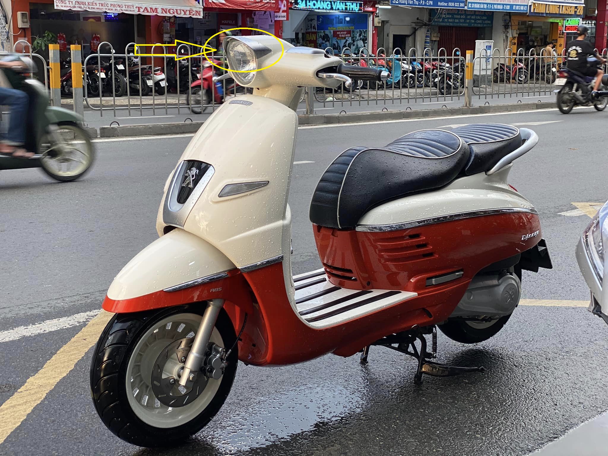 Chụp đèn xe Django