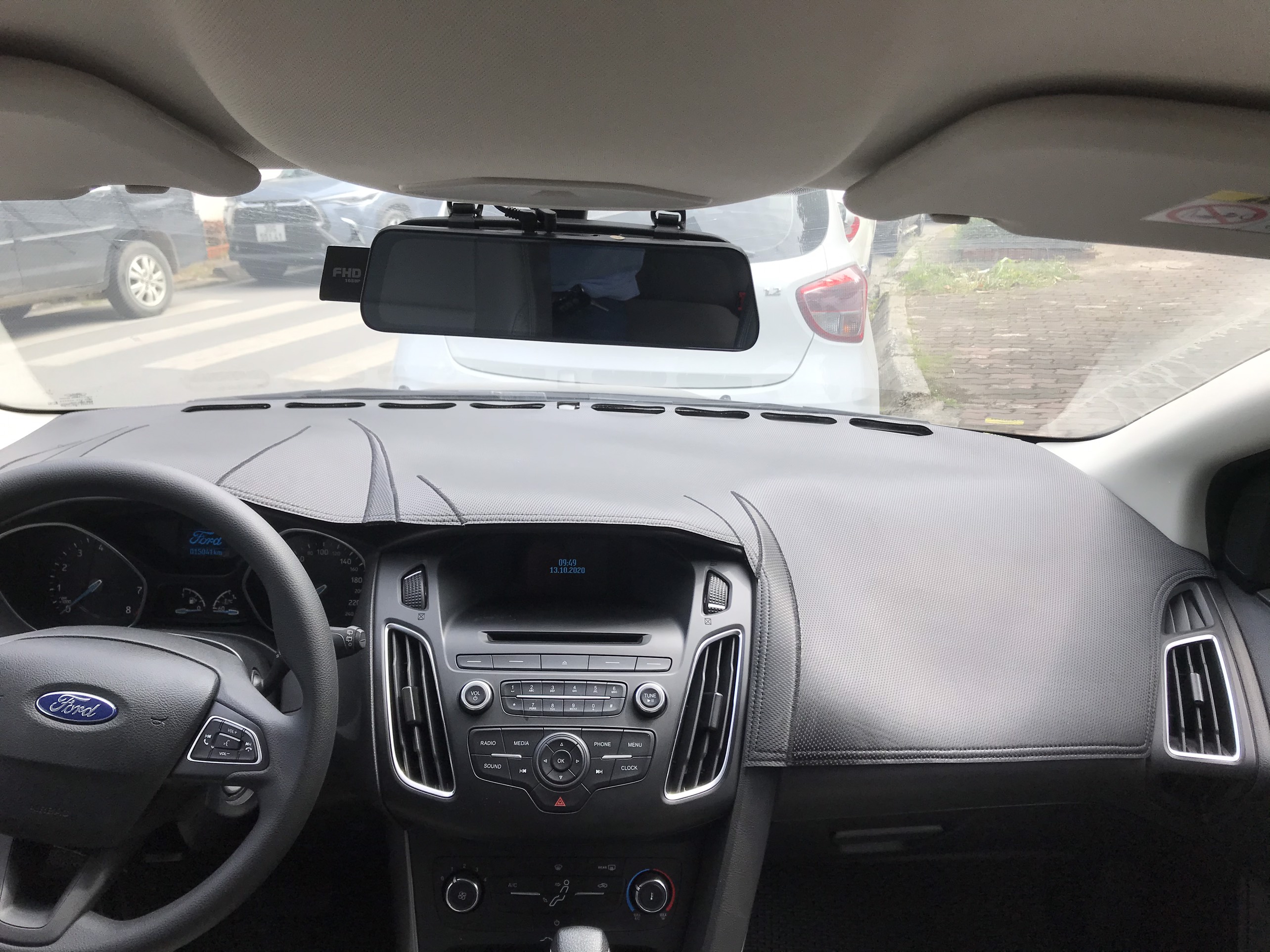 Thảm Taplo Da vân Carbon Cao Cấp Ford Focus 2014-2019