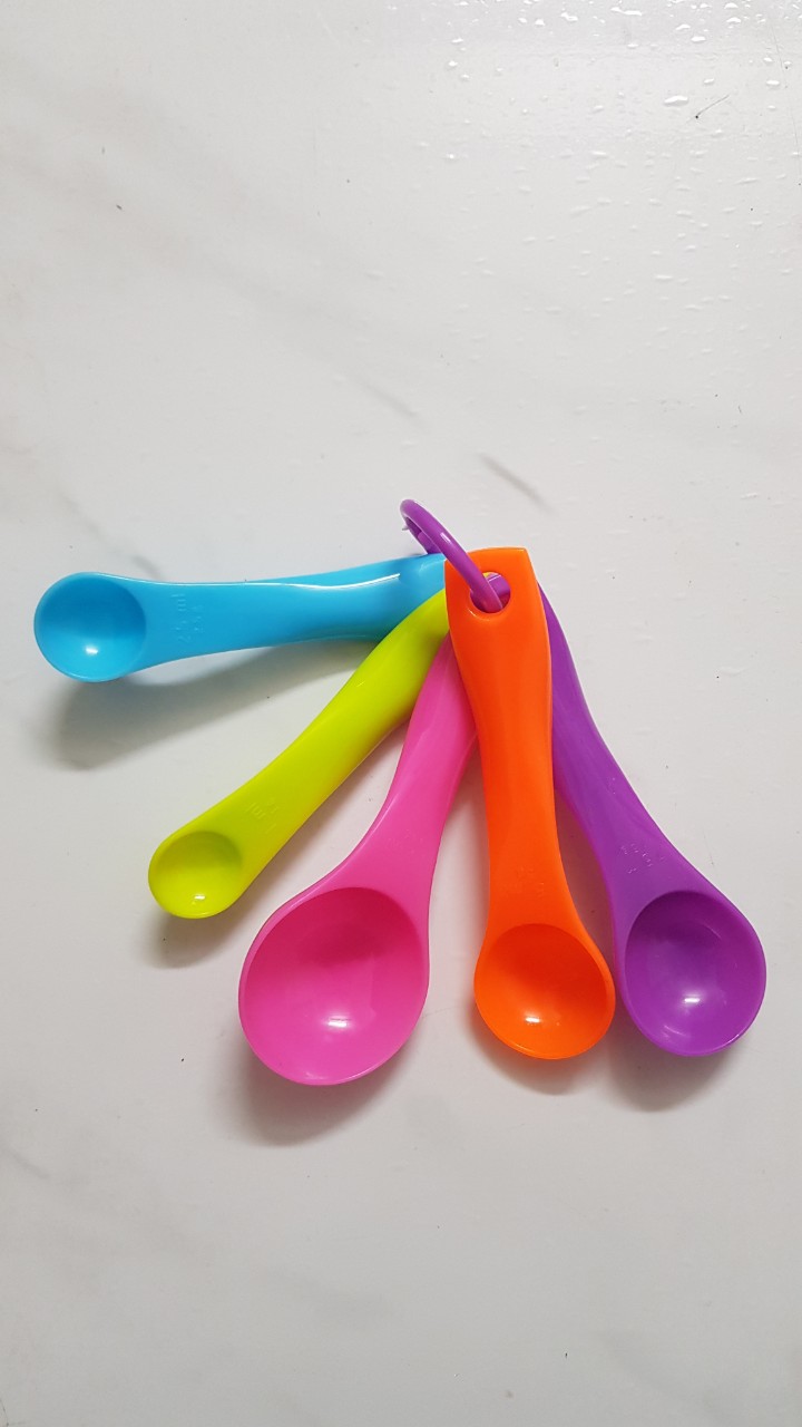Bộ thìa đong bằng nhựa 5 size