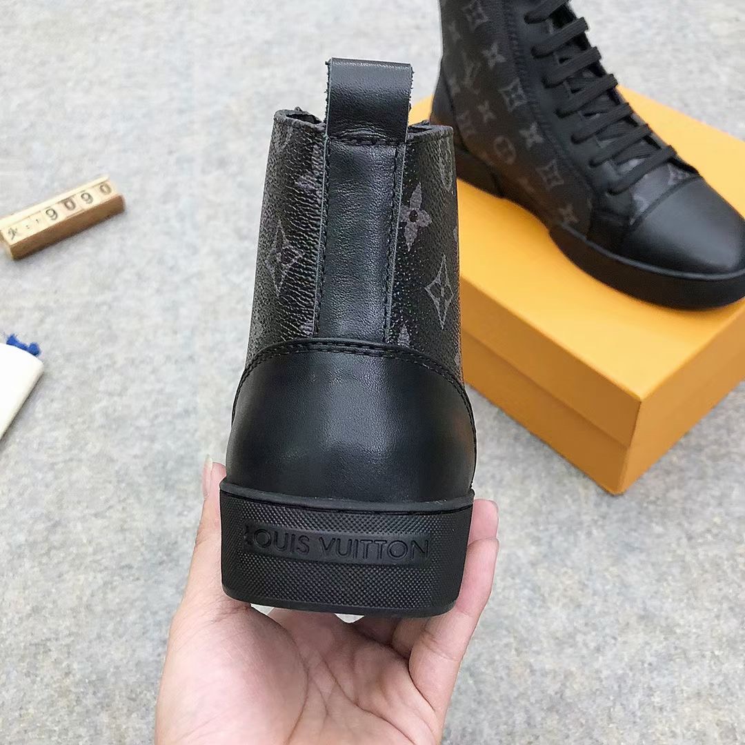 Sneaker cao cổ Louis Vuitton