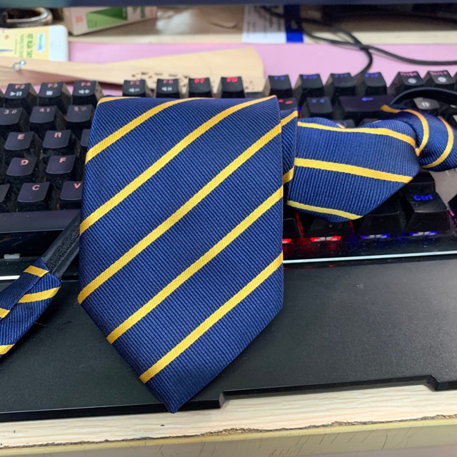 [HCM]Cavat nam trung niên bản 8cm xanh đen kẻ vàng thắt sẵn dây kéo tiện lợi Cavat nam 2020