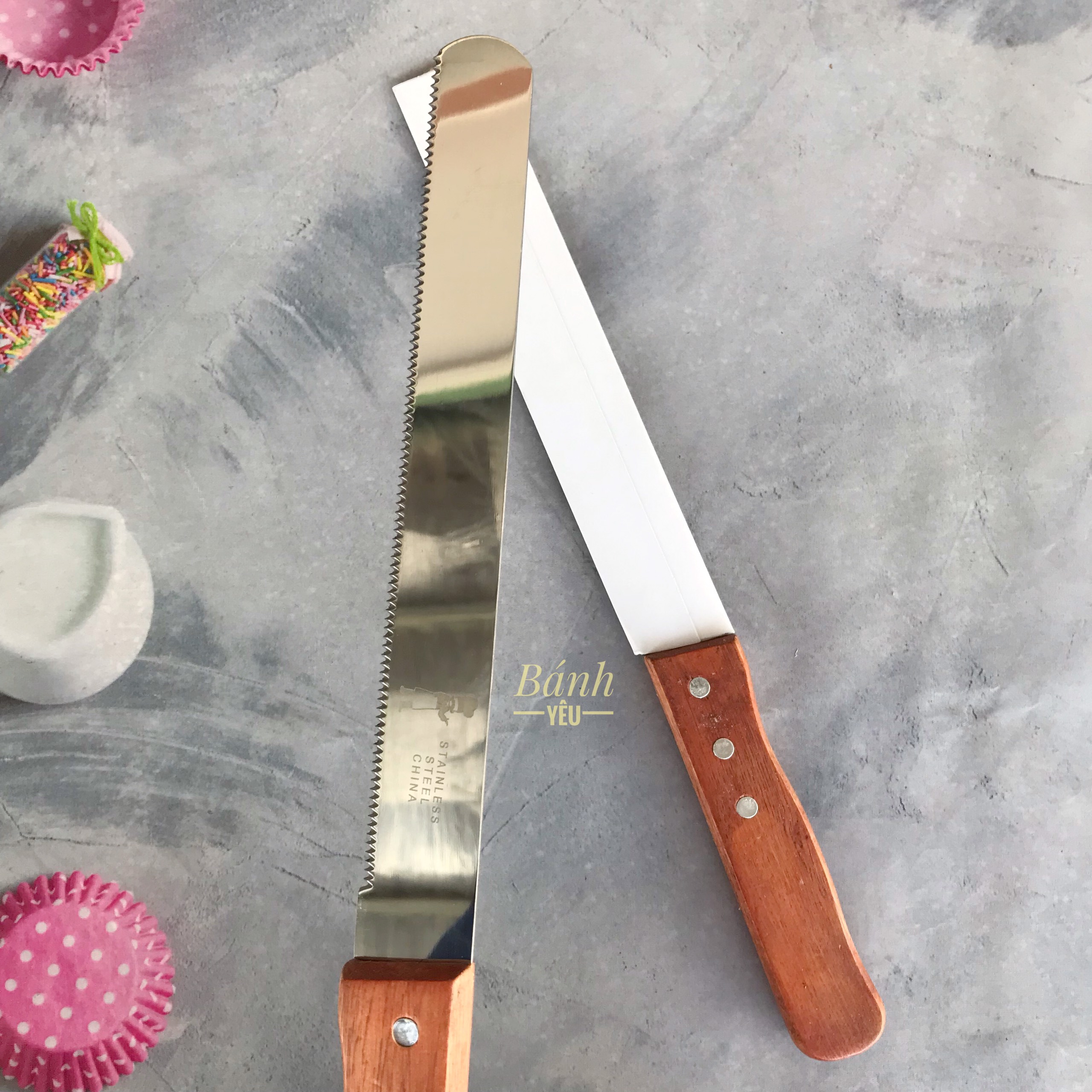 Dao Cắt Bánh Mì Răng Cưa Lưỡi Thép Cán Gỗ 20cm - 25cm
