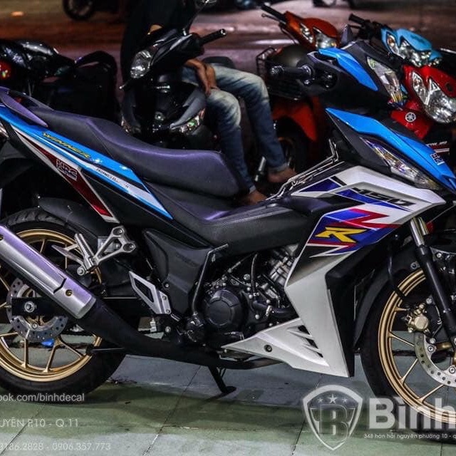 Tem rời winner chữ R trắng xanh