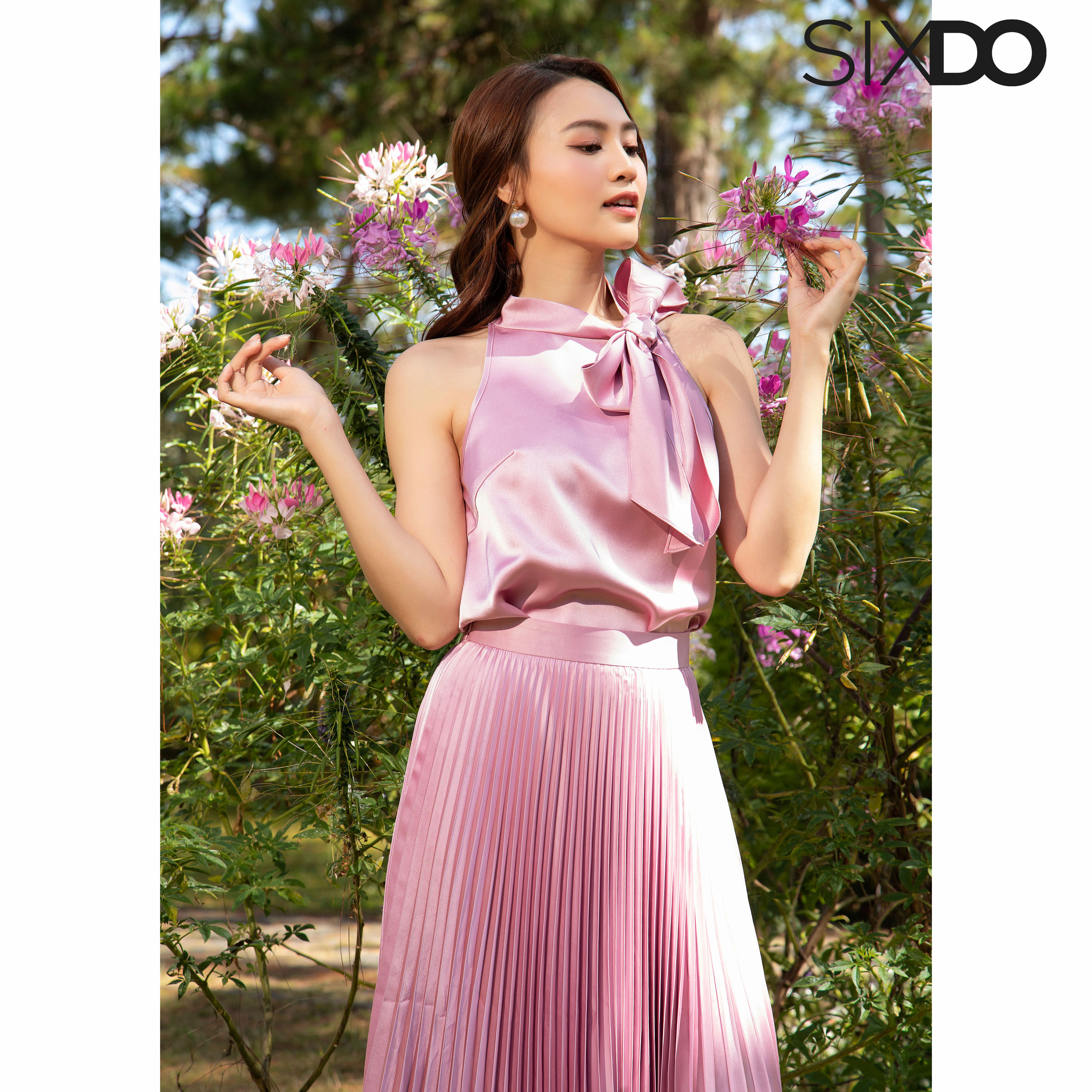 Áo lụa nữ hồng cổ yếm sixdo