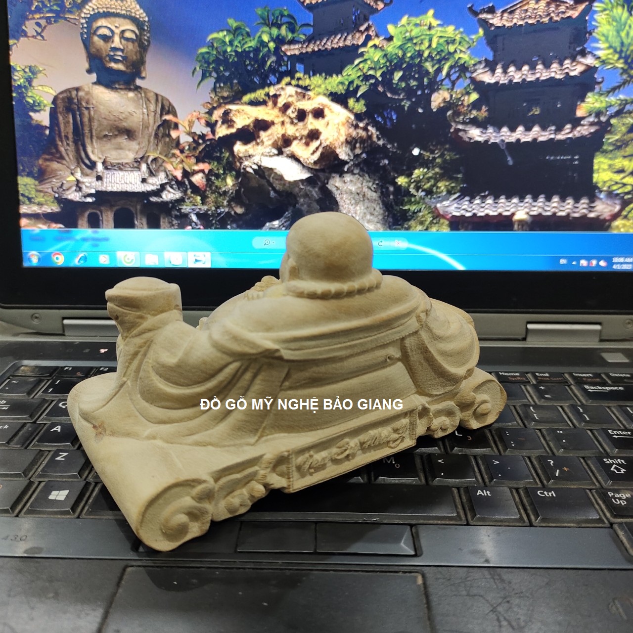 Tượng phật di lặc để ô tô gỗ xá xị