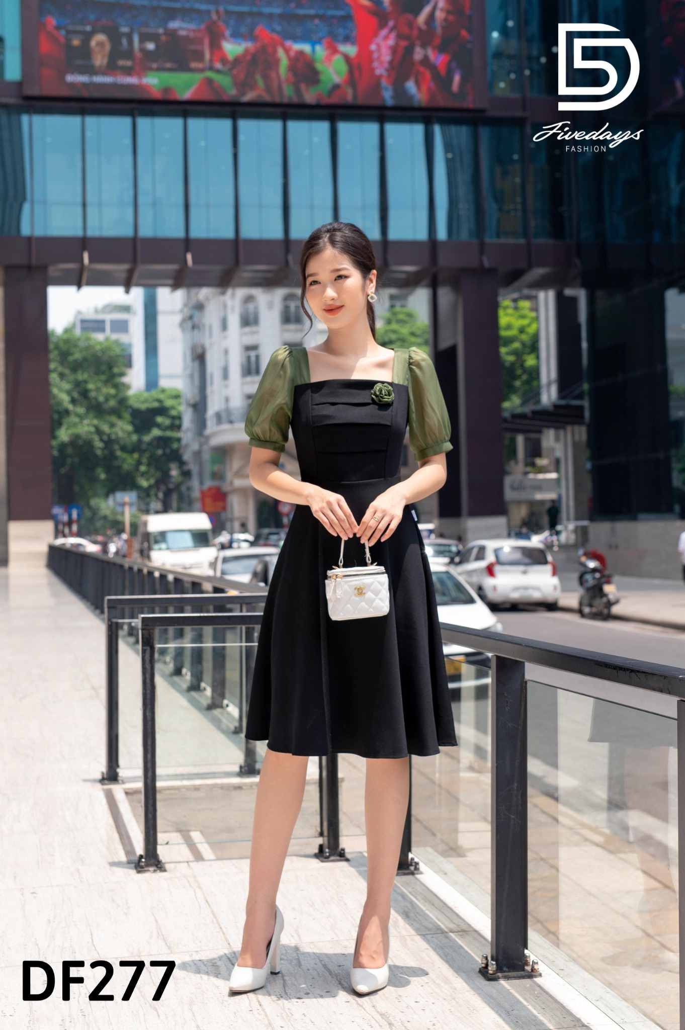 Fivedays - Đầm xoè phối cổ vuông