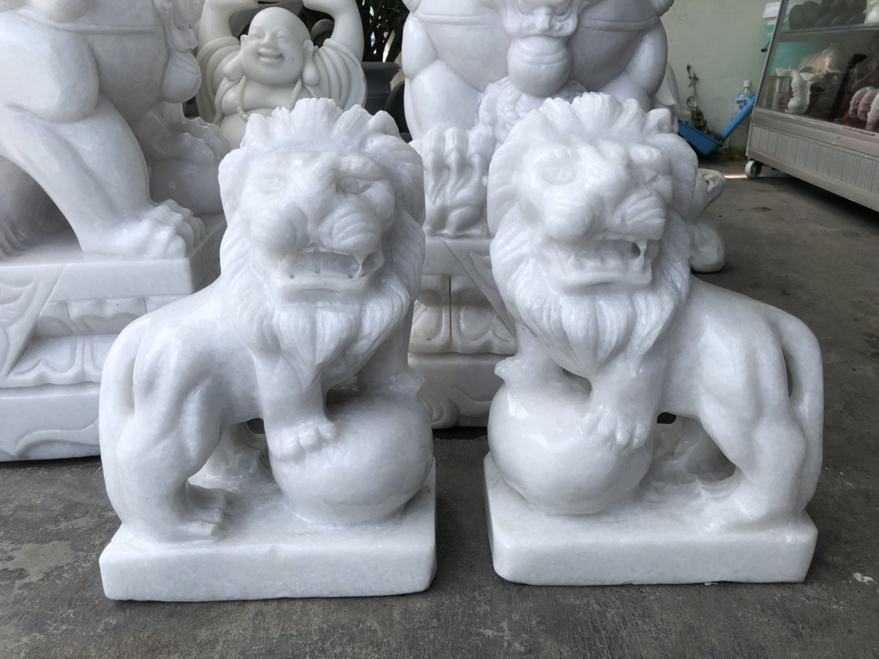 Pair of Guardian Standing Lion Outdoor Statue White Marble, 40 cm High