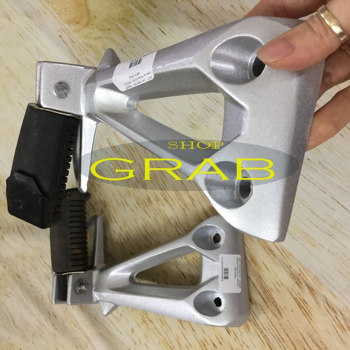Gác chân sau - bát nhôm xe Wave-S110 ( 1 đôi trái và phải)