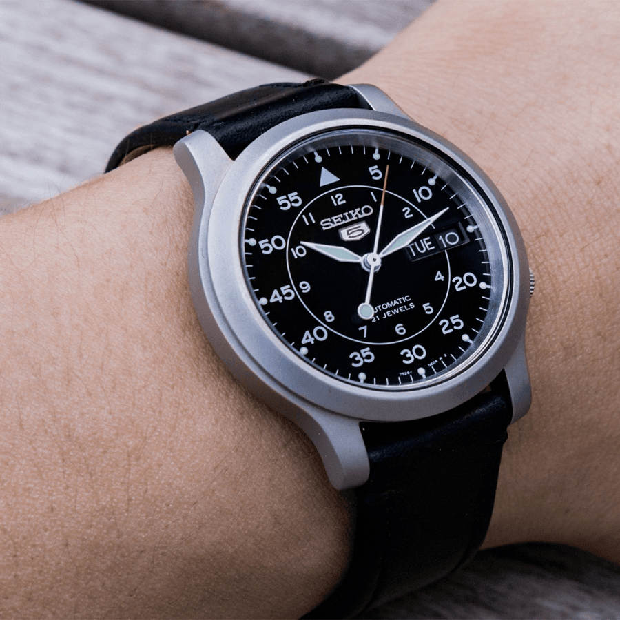 Đồng hồ nam Seiko dây dù màu đen máy Nhật