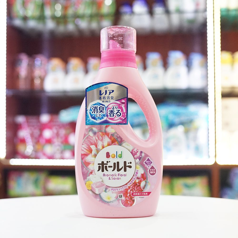 Nước giặt xả Bold màu hồng Nhật Bản (850g)