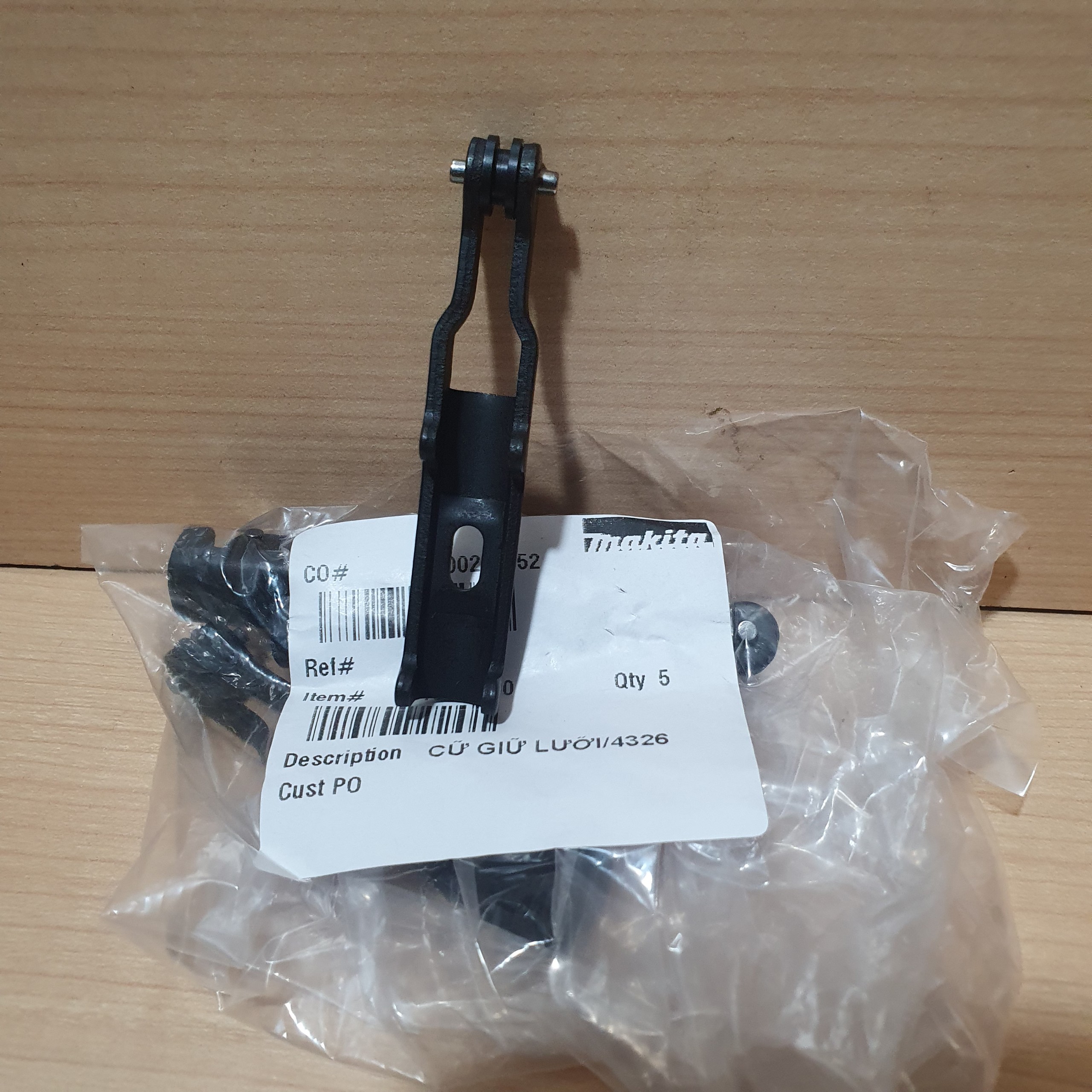 Thanh đỡ cữ lưỡi máy cưa lọng Makita cho máy 4327 và 4326