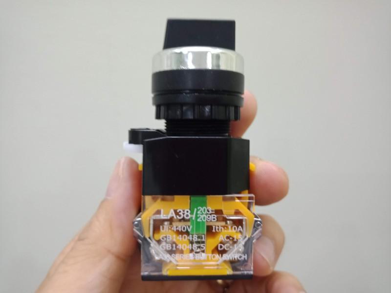 Công tắc xoay LA38 3 vị trí - Phi 22mm -2 NO
