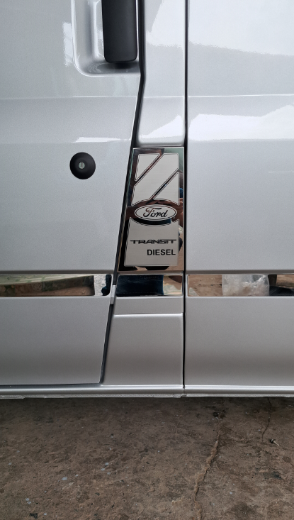 Ốp INOX nắp bình xăng FORD Transit 2015