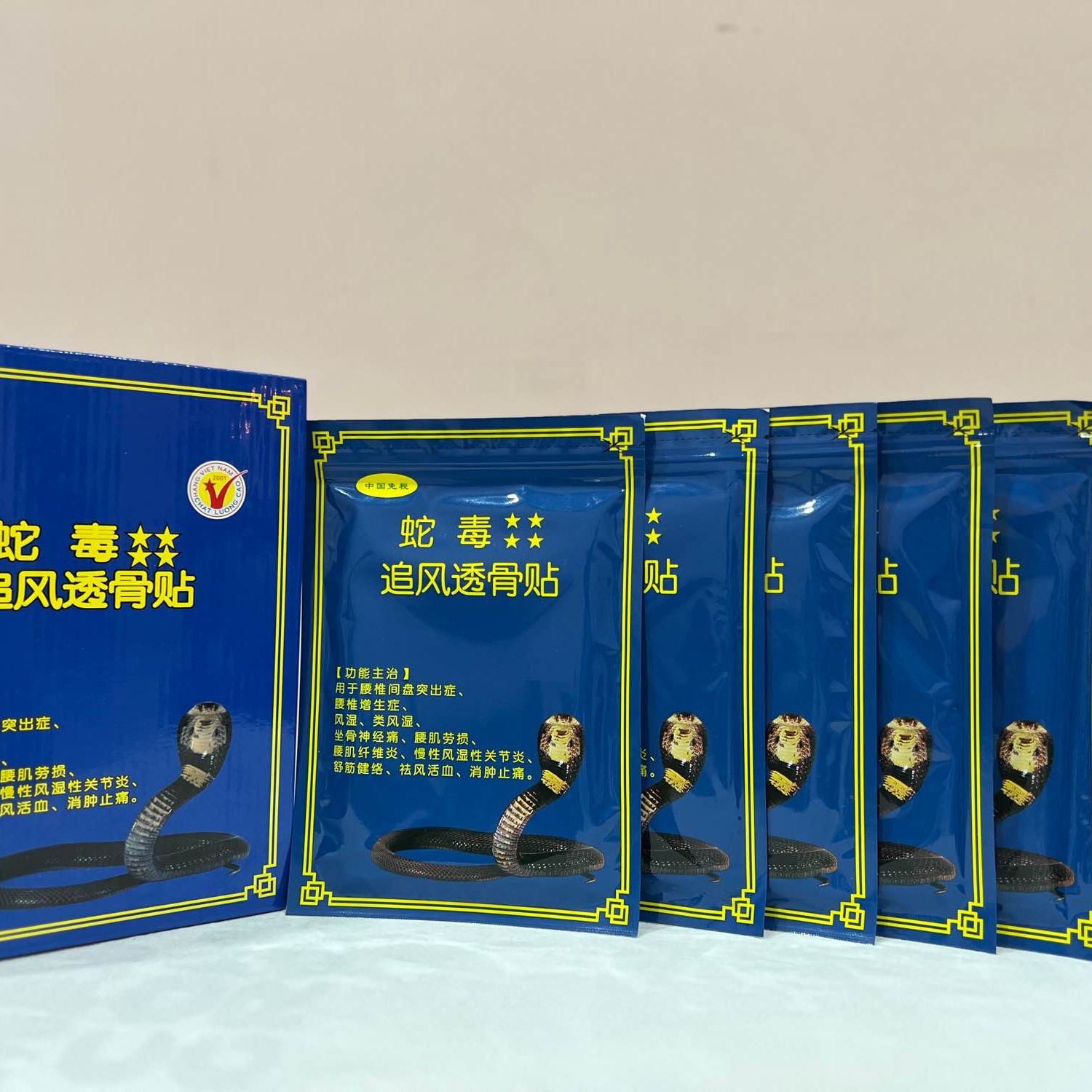 Cao dán phong thấp Nọc Độc Rắn