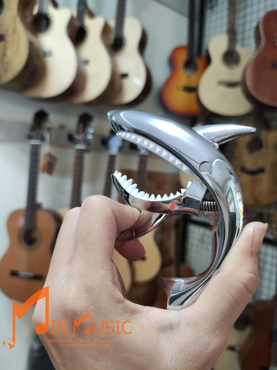 Capo Đàn Guitar /Hình Cá Mập loại cao cấp hợp kim ko gỉ