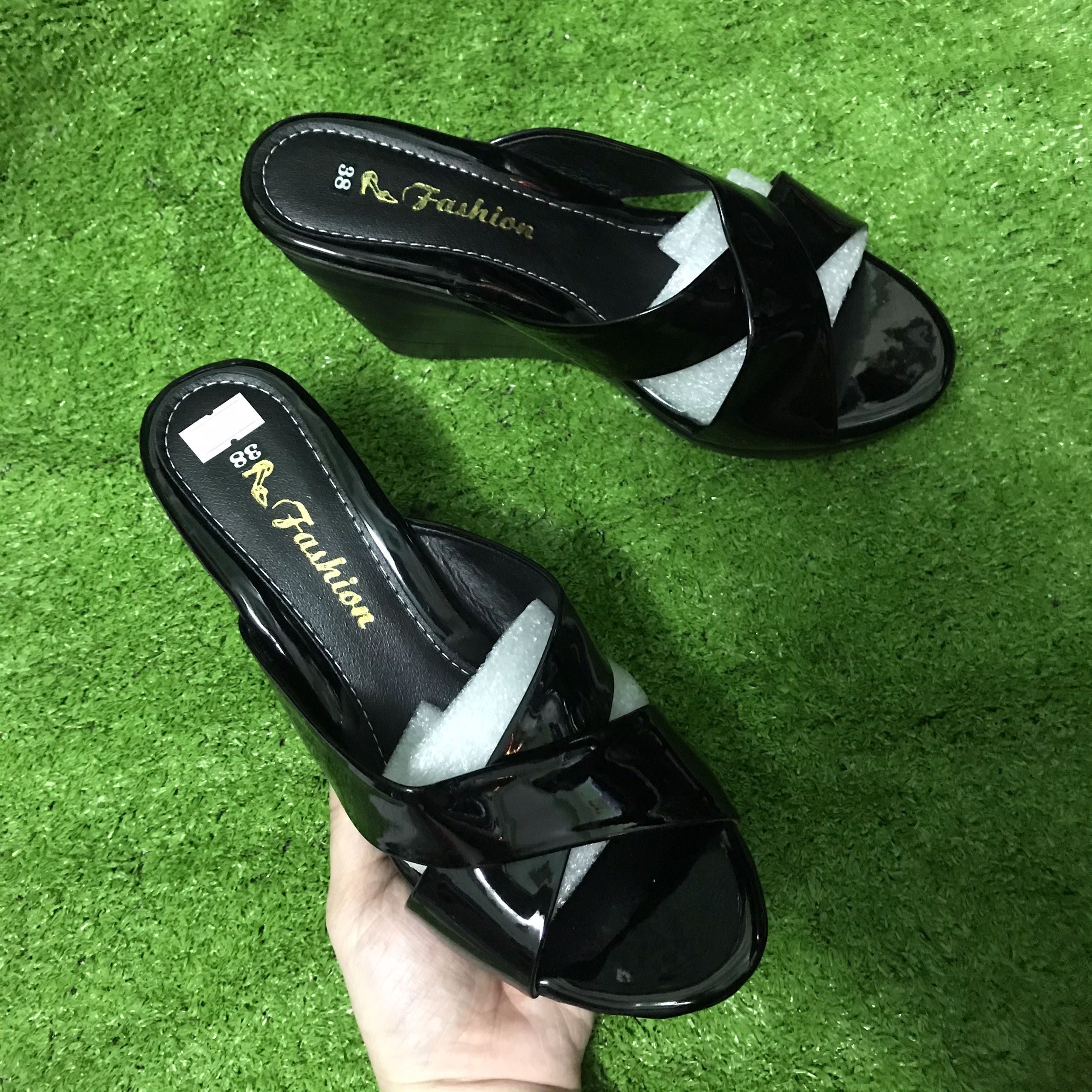 Dép xuồng quai chéo cao 9p