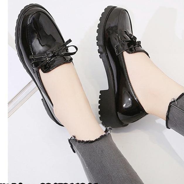Giày lười nữ da bóng đính nơ đế vuông