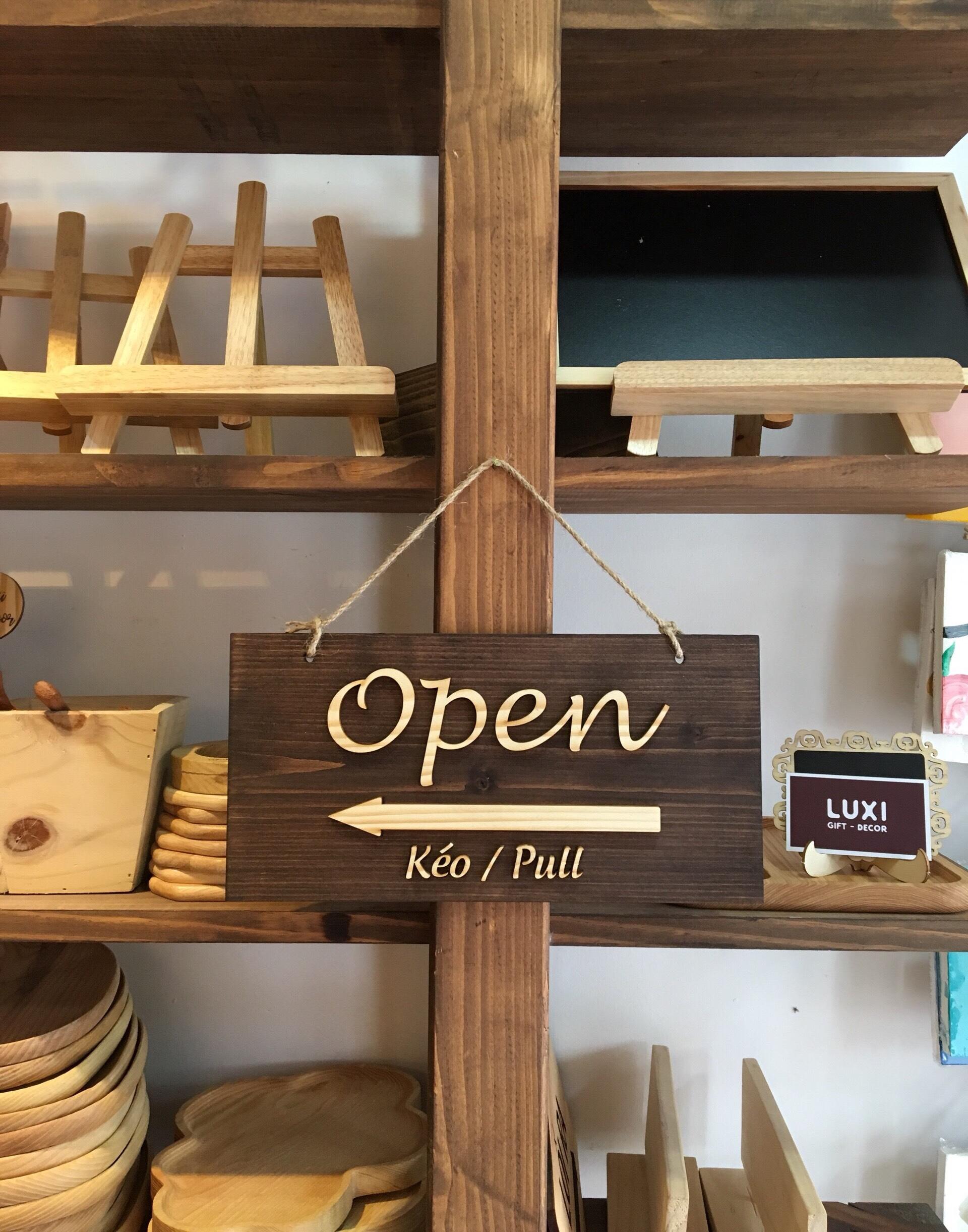 Bảng gỗ treo cửa 2 mặt Open (kéo qua/Pull) - Closed LUXI decor