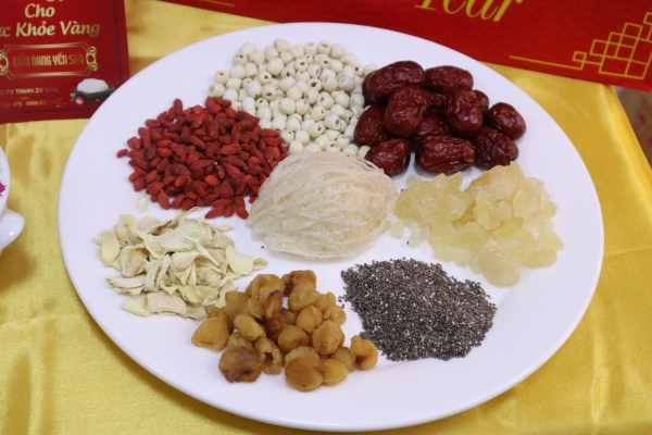 Tổ yến chưng tươi