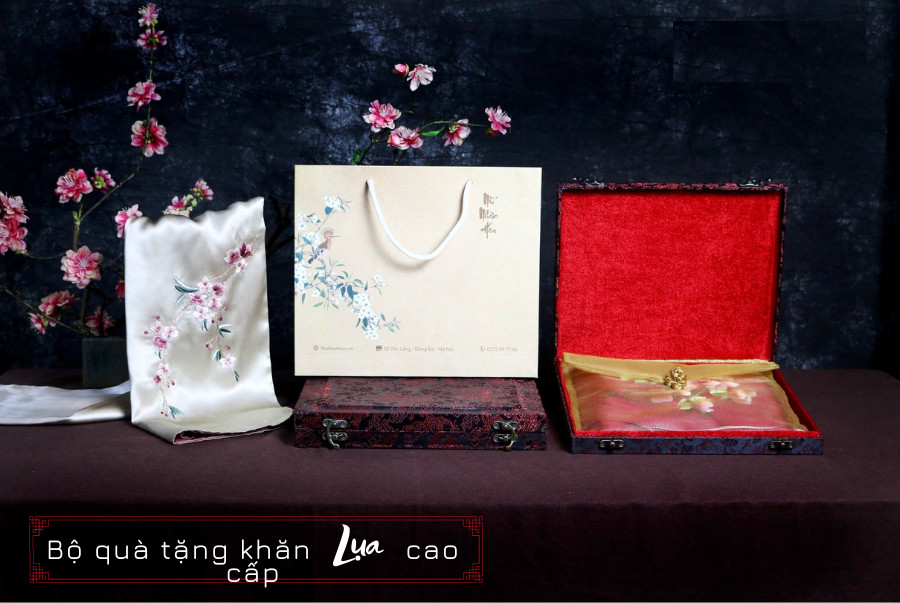 TT005 Khăn Lụa Thêu Tay Cao Cấp Hoạ Tiết Hoa Ngọc Lan