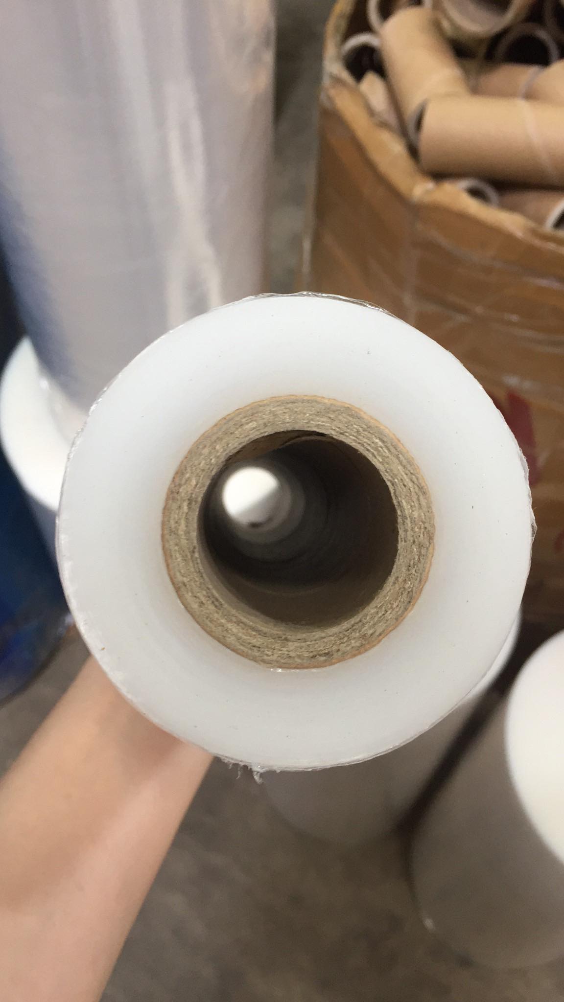 Màng quấn PE 20cm quấn bụng , quấn hàng hóa ...