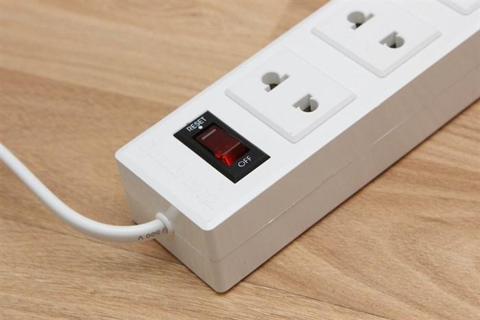Ổ cắm điện 3 lỗ 2m Điện Quang 002A-02