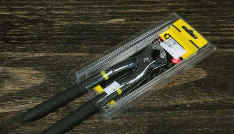 Kìm mũi nhọn stanley 84-281 20cm