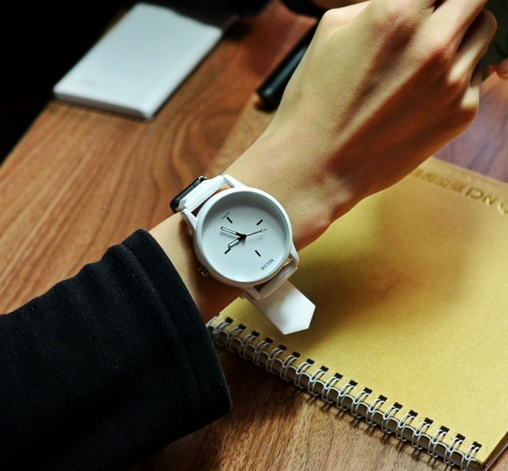 (Extra gift 1 tablets battery worth 20K) watches miler personality