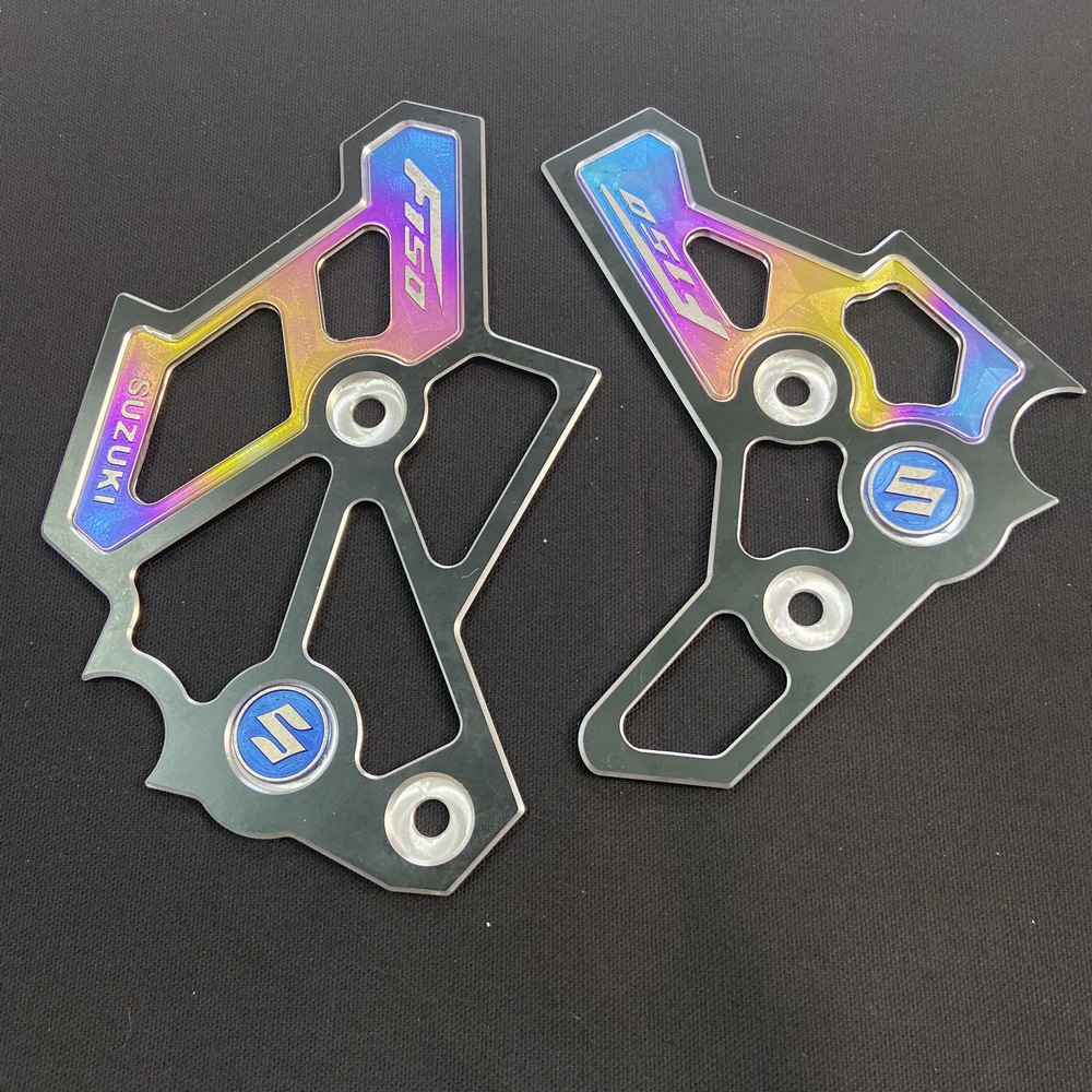 Ốp sườn nhôm CNC gắn cho Raider, Satria có kèm tem titan 2 bên