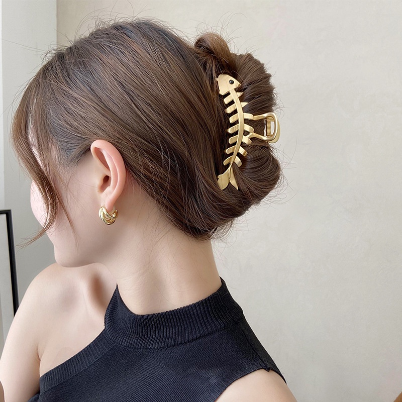 Kẹp tóc lò xo xương cá đan xích chữ V kim loại thời trang sang trọng K131