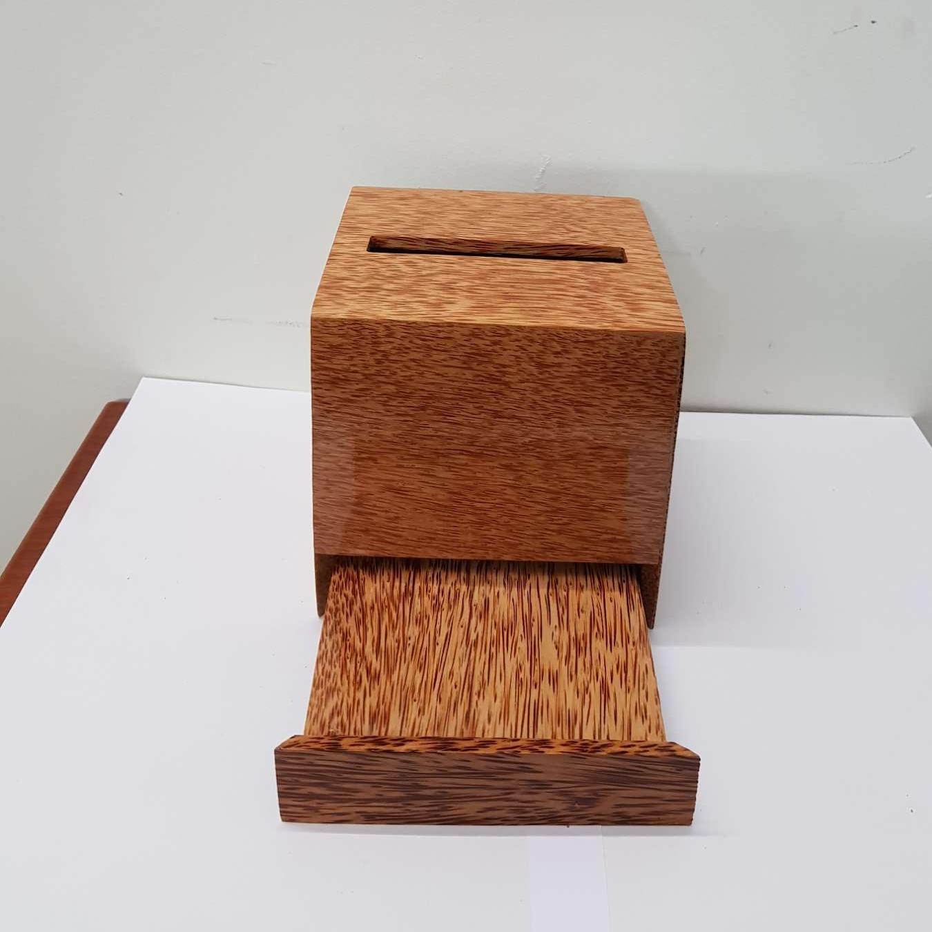 Hộp đựng khăn giấy vuông gỗ dừa ( khe dài)