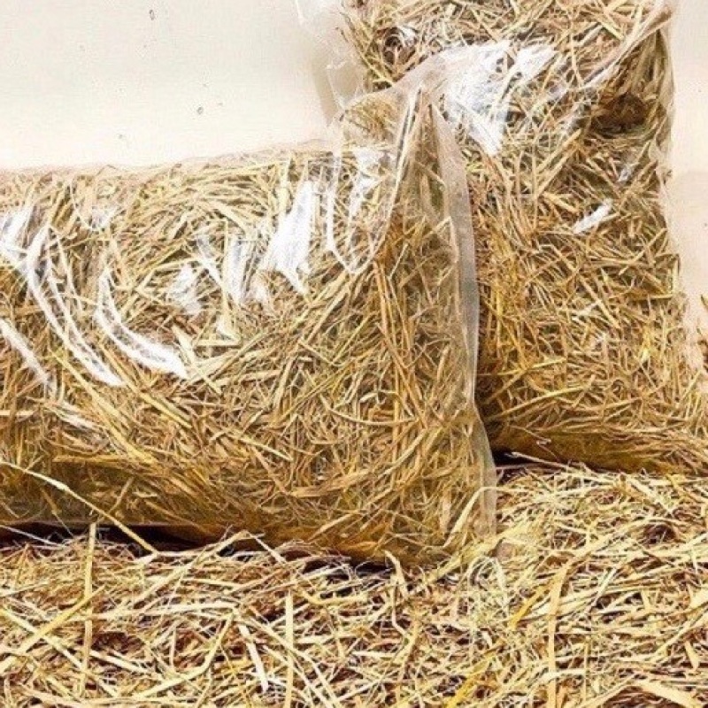 500 gram ( nửa kí rất nhiều ) rơm khô. Dùng để trồng cây, ủ nấm, hoặc làm thức ăn cho thỏ bọ