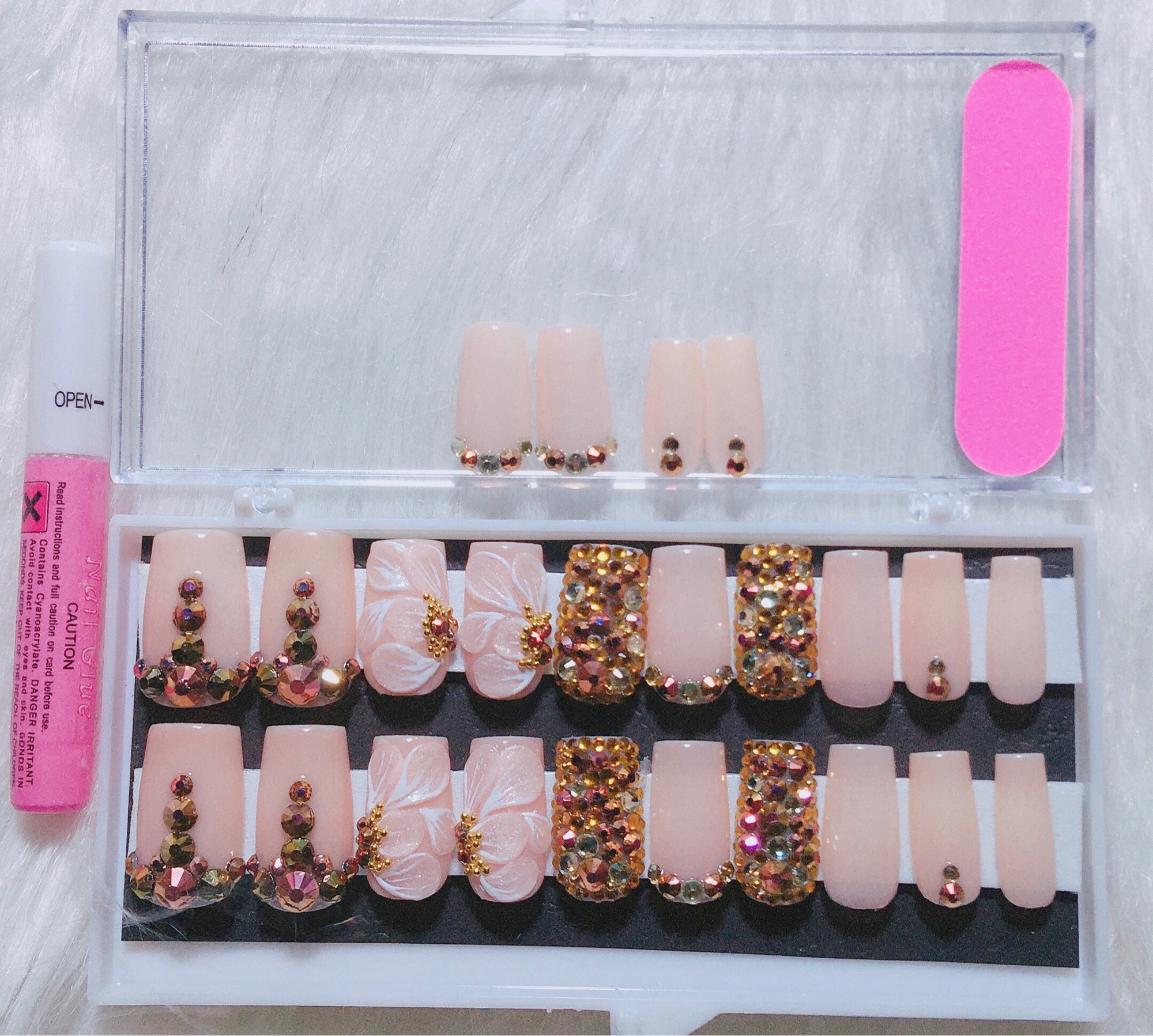 Móng tay giả- đính đá cao cấp- nail thiết kế