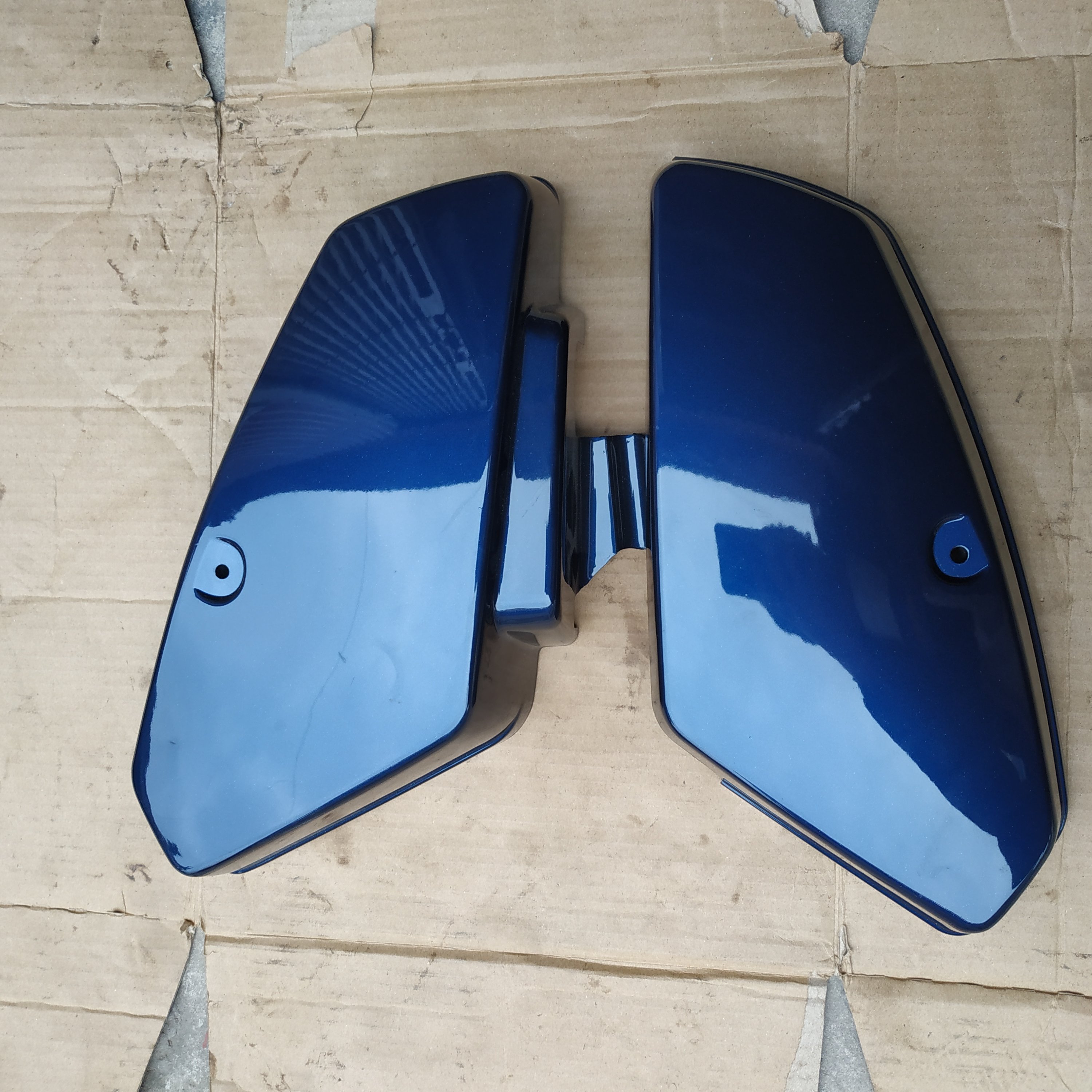 Nắp cốp xe cup custom 82 nhựa ABS cao cấp