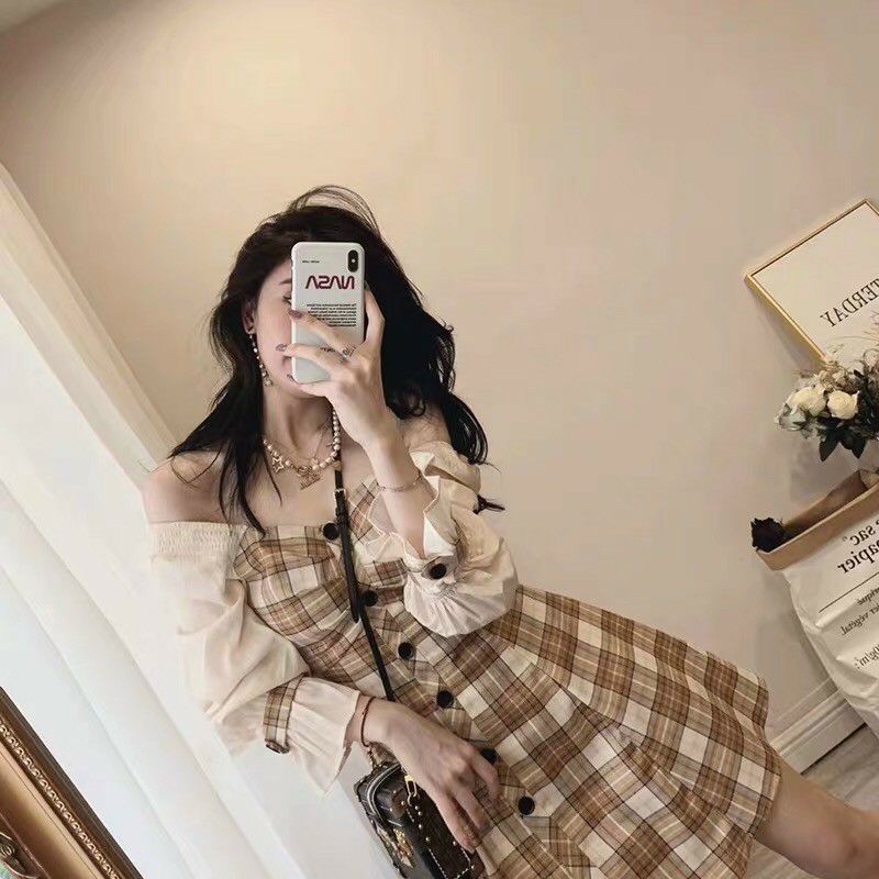 Đầm tiểu thư caro trễ vai