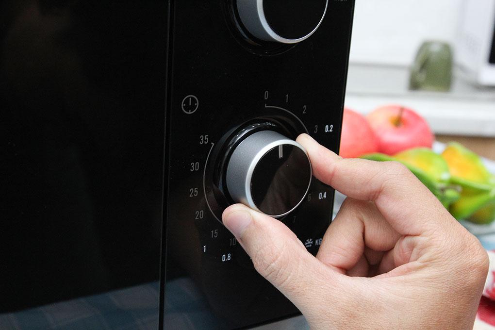 Lò vi sóng Electrolux EMM2308X 23 lít