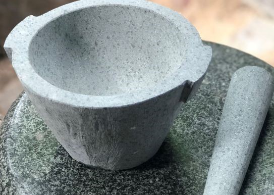 bộ sản phẩm cối đá + chày đá đường kính 16cm