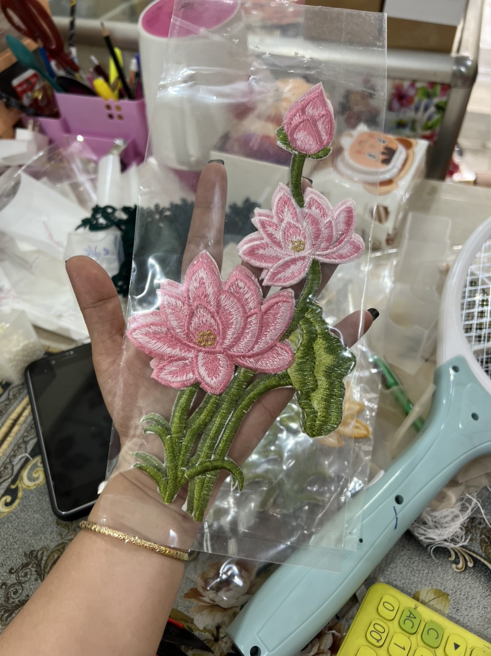 (ren ủi) cặp hoa thêu sen ủi 24cm