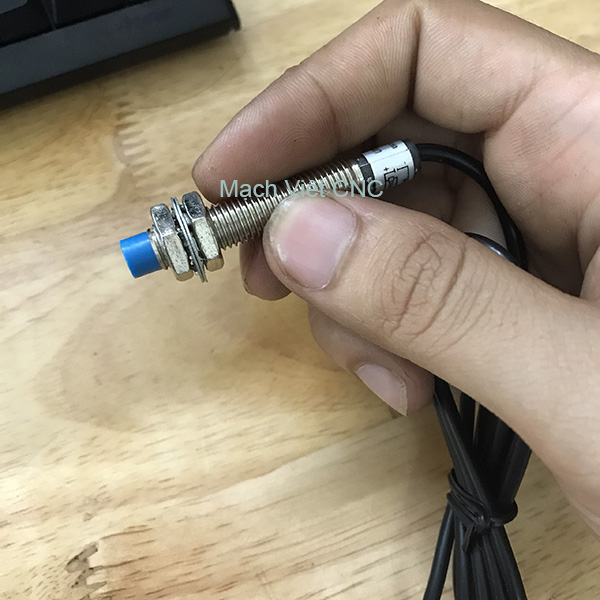 Cảm biến tiệm cận tròn phi 8 NPN