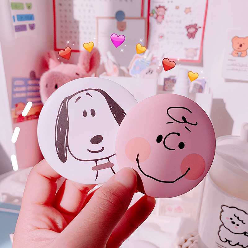 Round makeup mirror with a diameter of about 7cm