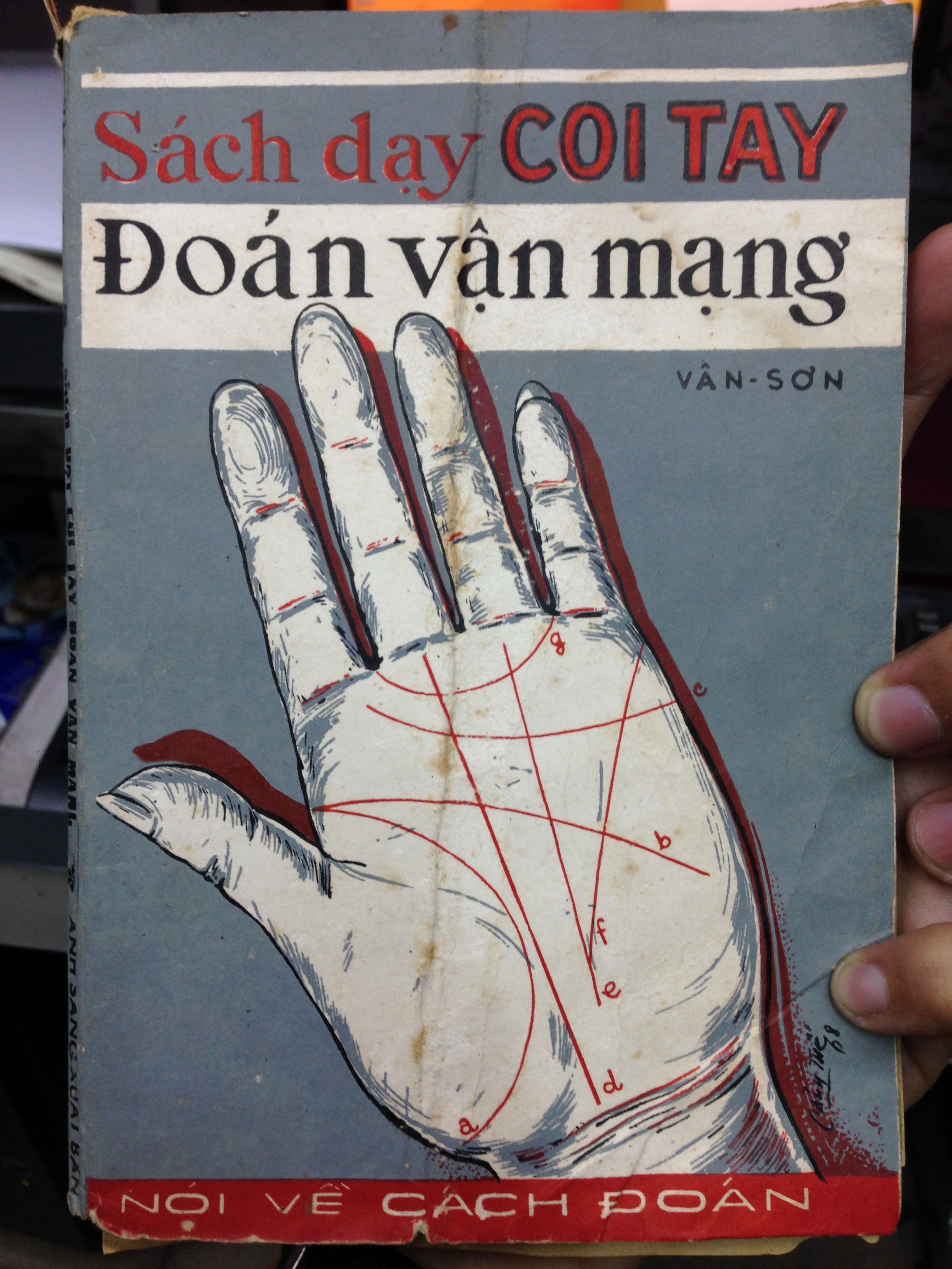 Sách dạy coi tay đoán vận mạng