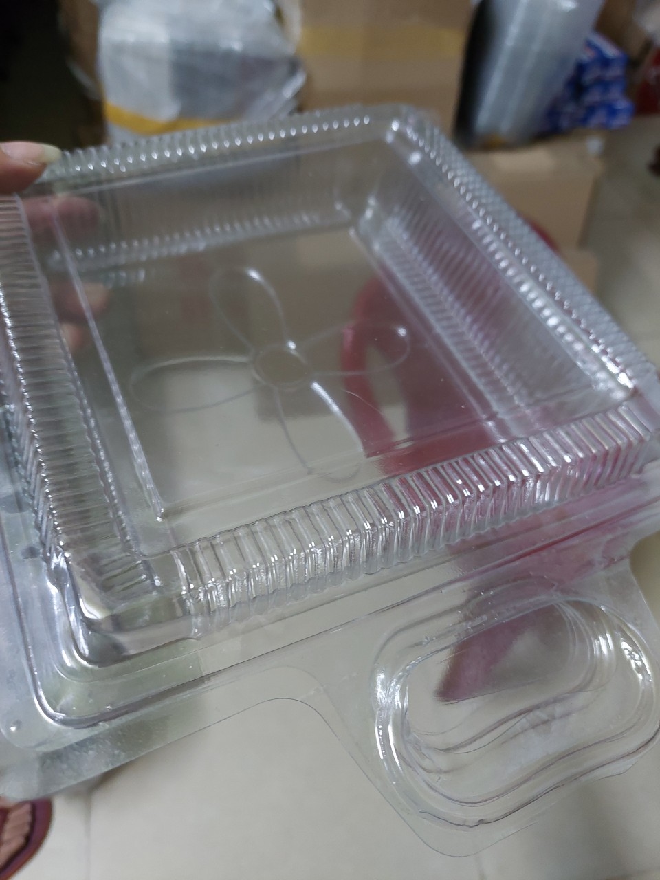 100 HỘP NHỰA ĐỰNG BÁNH MỨT LẠP XƯỞNG 1 KÝ CÓ QUAI XÁCH