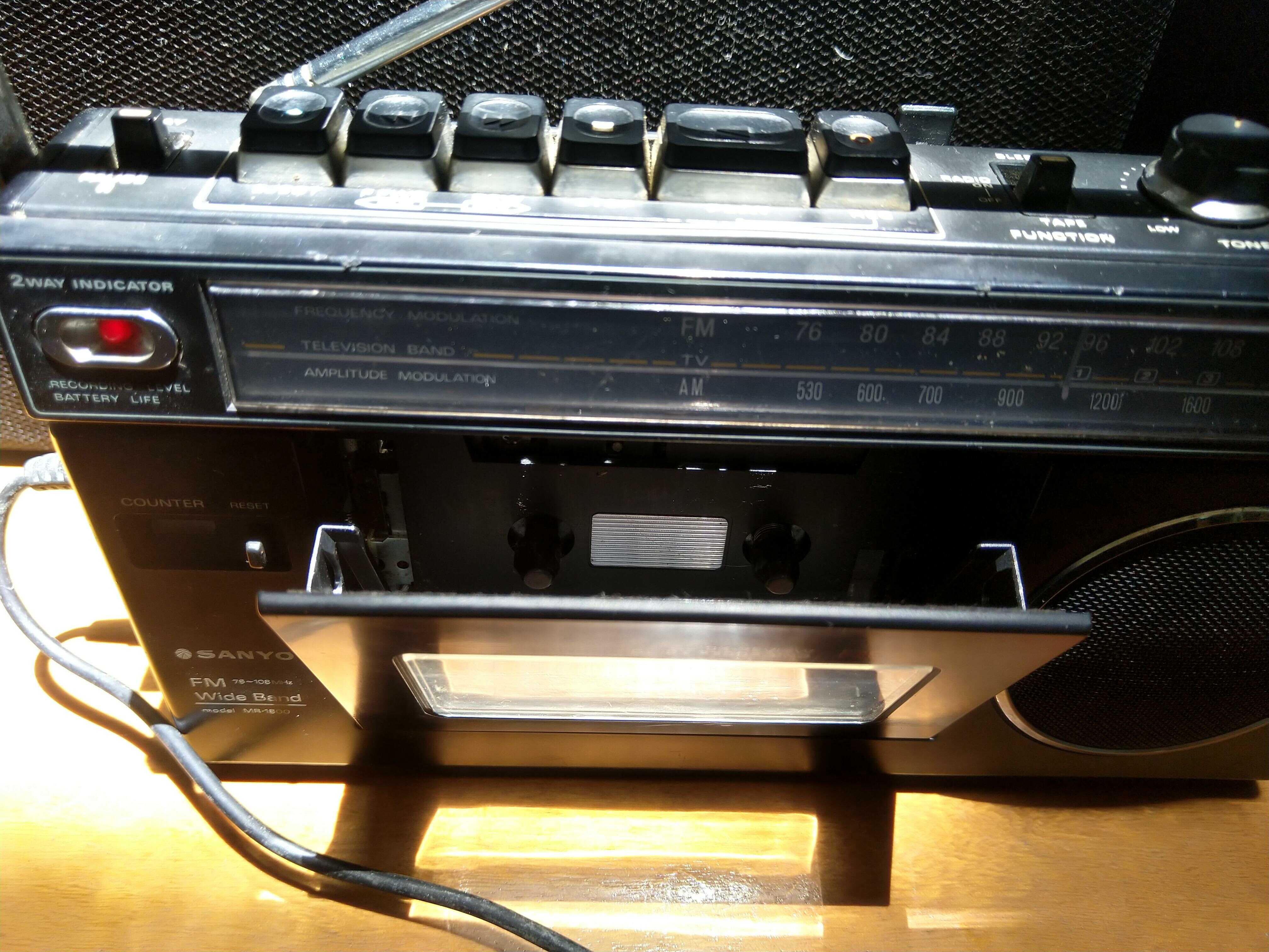 Đài Sanyo MR 1800