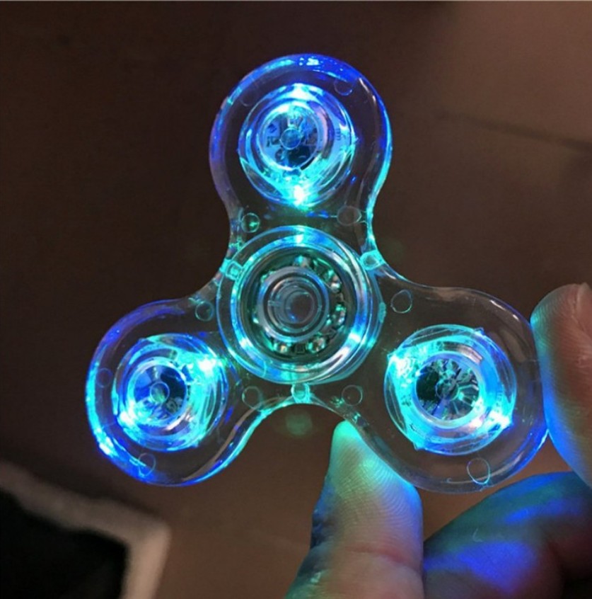 Con Quay Đèn Led Spinner Trong Suốt